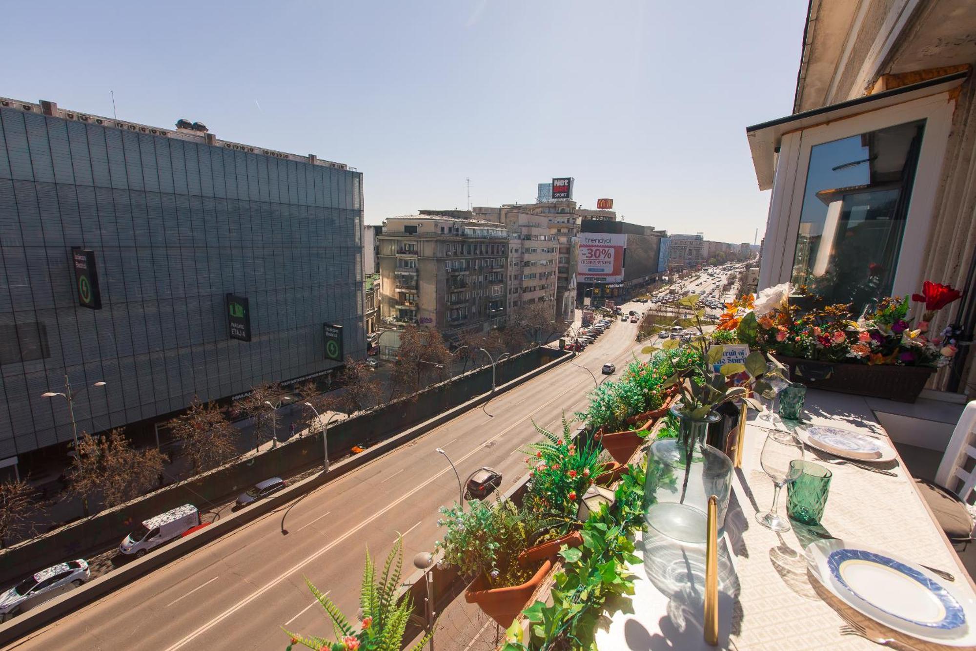 Old Town Apartment With Amazing View From The Balcony Bucharest Exterior photo