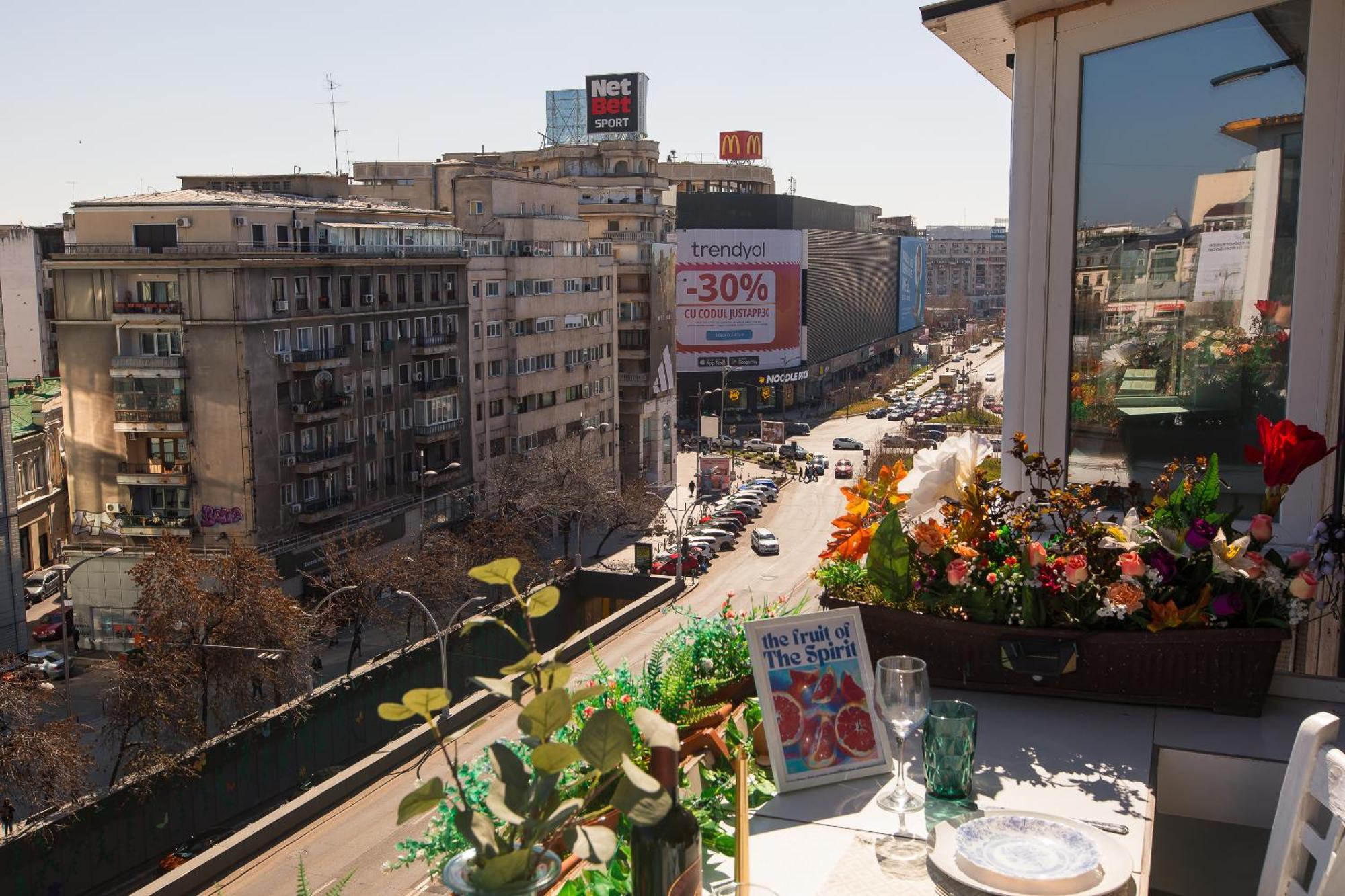 Old Town Apartment With Amazing View From The Balcony Bucharest Exterior photo